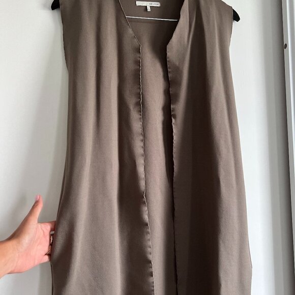 Oak and Fort | Sleeveless Vest With Pockets - Picture 7 of 8